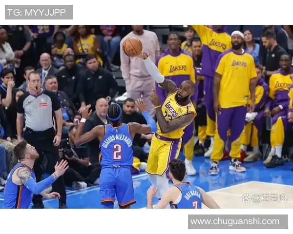 NBA魔术与湖人总决赛首战激战正酣球迷期待精彩对决与历史时刻